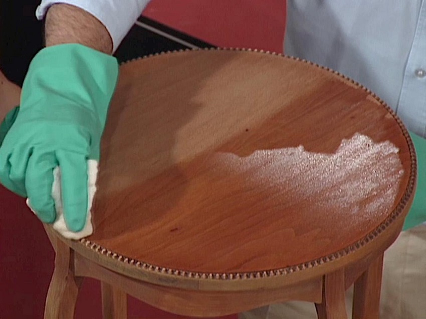 painting wooden furniture