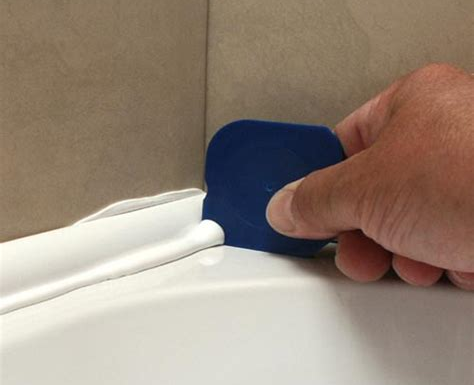 How to apply bathroom sealant correctly