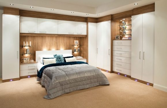 Small bedroom built in cabinet design