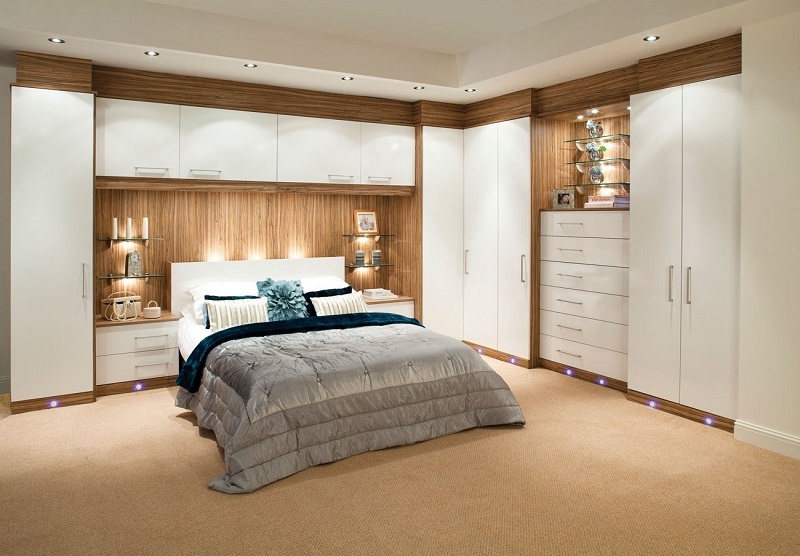 Small bedroom built in cabinet design