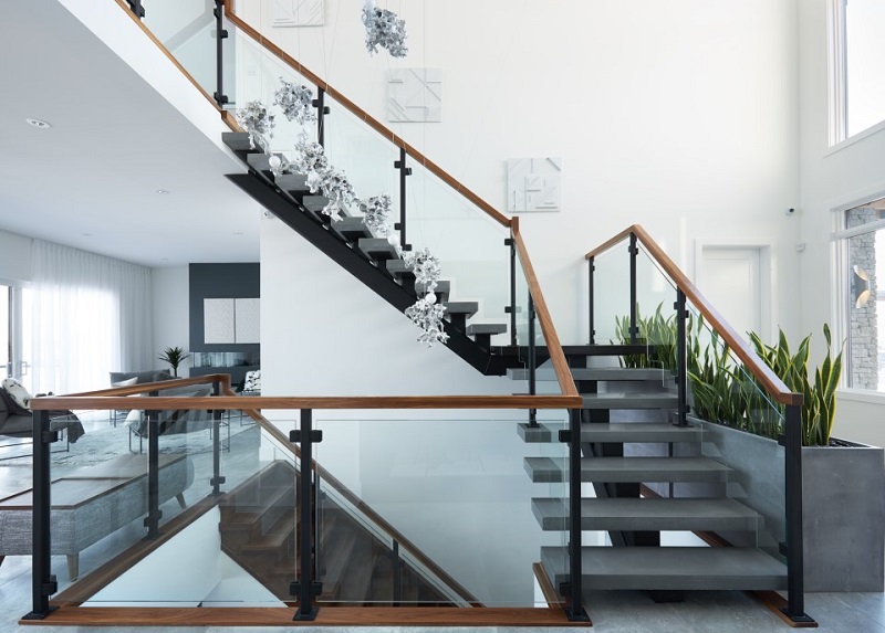 Glass stairs: benefits and why choose them