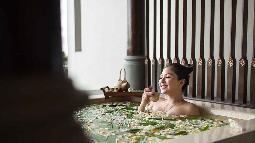 What Type of Bath is Best: Herbal Baths