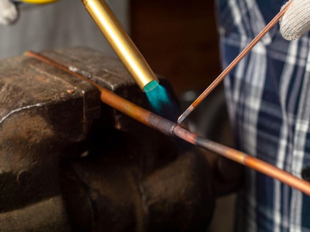 A Step-by-Step Guide on How to Solder Copper Pipe: Tips and Tools You Need